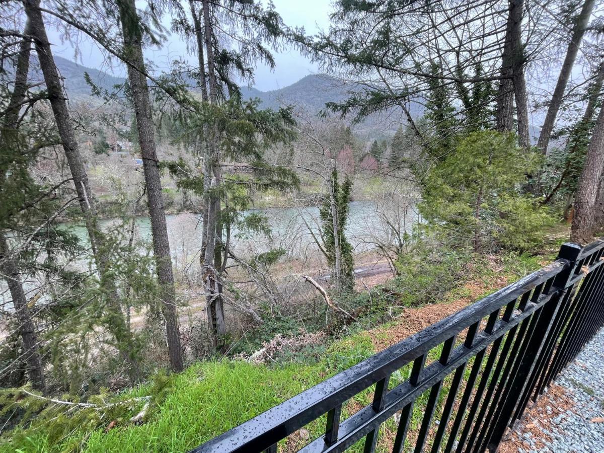 The River House Grants Pass Εξωτερικό φωτογραφία
