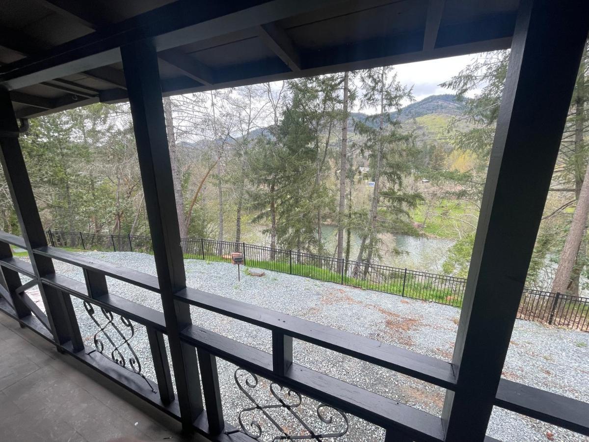 The River House Grants Pass Εξωτερικό φωτογραφία